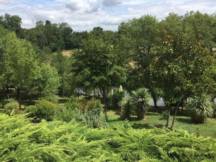 Hébergement de vacances Maison De Maitre Xviiieme Avec Piscine Chauffee